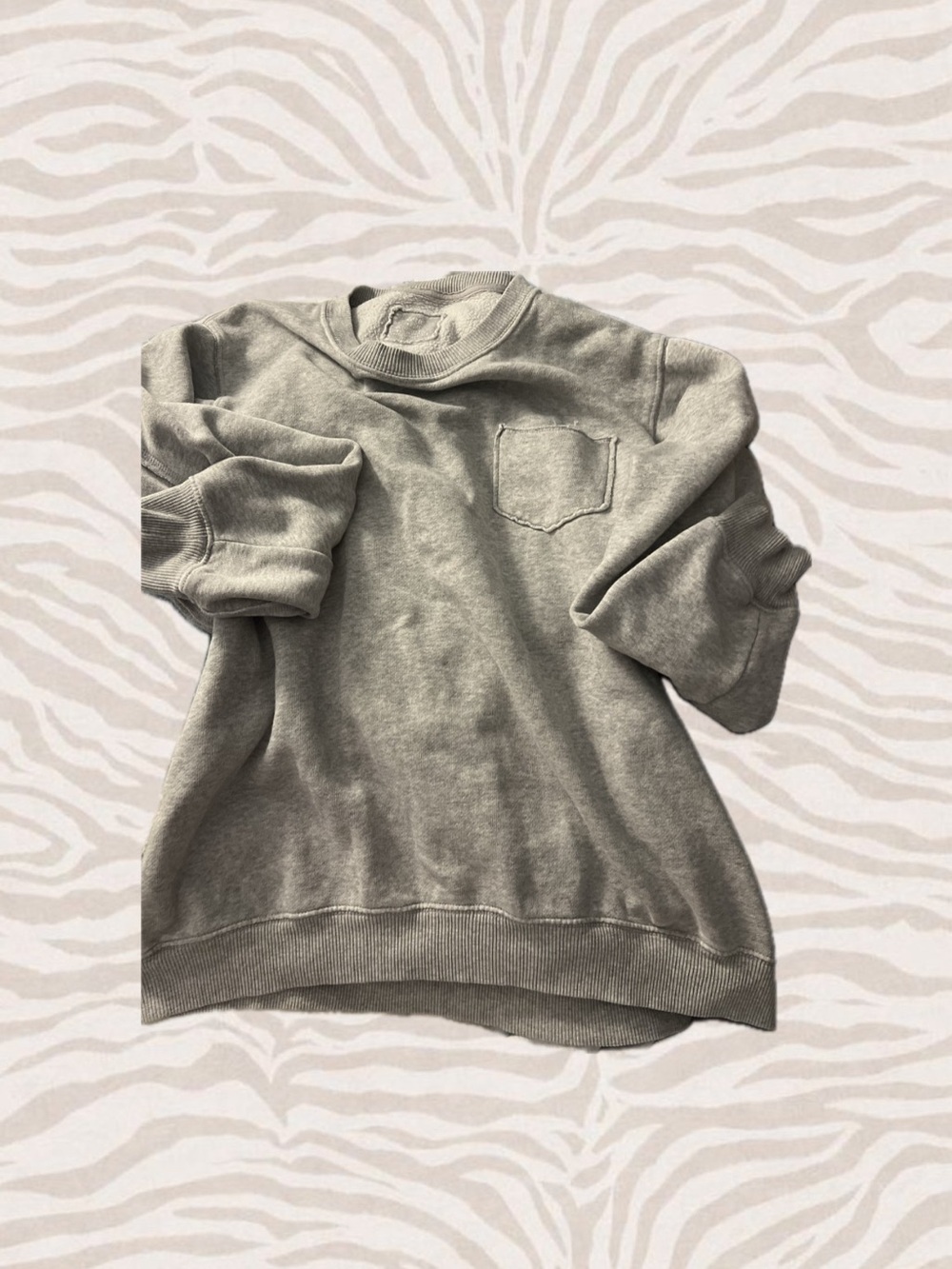 Aerie Oversized Grey crewneck with pocket